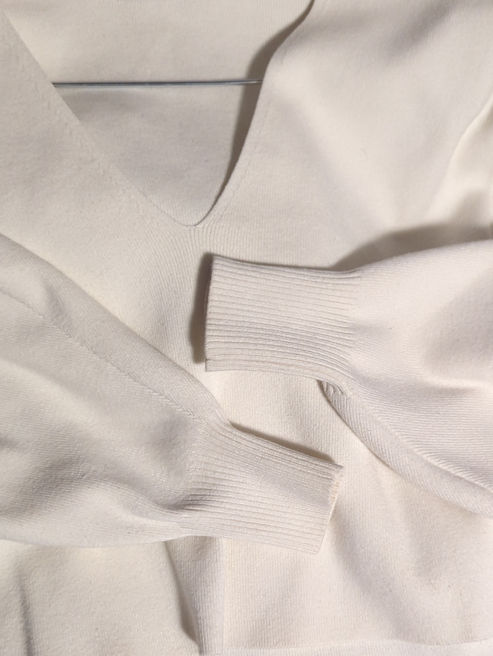 Babaton V-Neck Oversized Cream Sweater - Picture 4 of 7